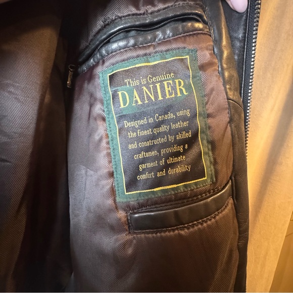 Danier Classic Black Leather Bomber Zip Jacket Thick Lined Vintage Moto 90s - Picture 12 of 16